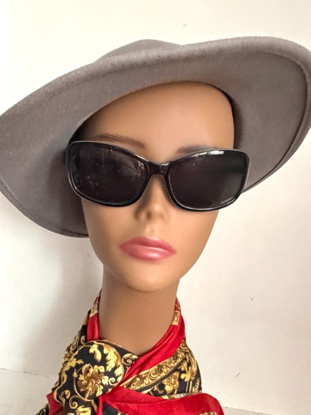 Vintage 50s USA Bollman Cloche Tilt Doeskin Dove Gray Brim Ribbon Bow Hat